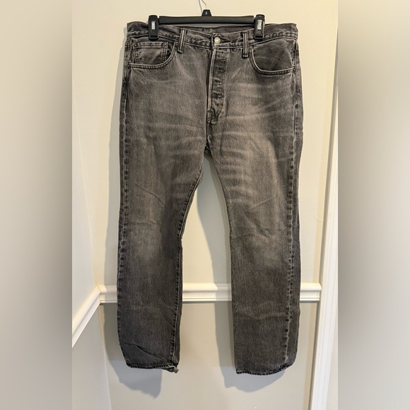 Levi's 501 Jeans Men's 34x32 Black Straight‎ Dark Button Fly Mid Rise Denim. - Picture 1 of 9